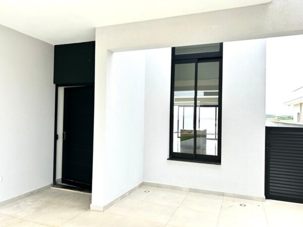 Encantadora residência com 155 m² de área construída em um terreno amplo de 420 m² - Imagem 10