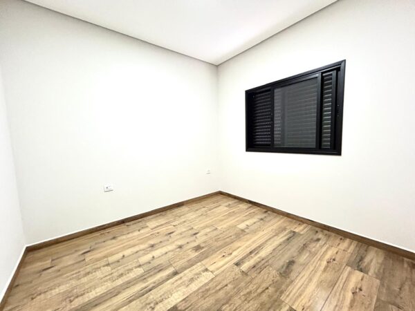 Encantadora residência com 155 m² de área construída em um terreno amplo de 420 m² - Imagem 21