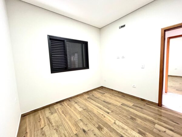 Encantadora residência com 155 m² de área construída em um terreno amplo de 420 m² - Imagem 22