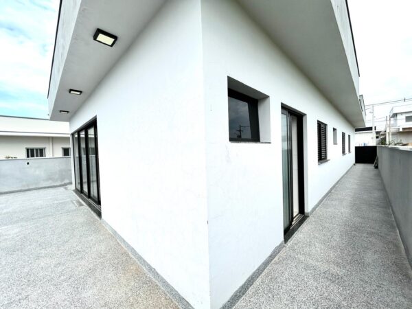 Encantadora residência com 155 m² de área construída em um terreno amplo de 420 m² - Imagem 28