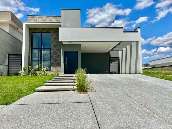 CASA COM ÁREA CONSTRUÍDA DE 200M²