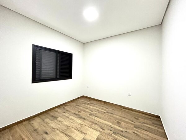 Encantadora residência com 155 m² de área construída em um terreno amplo de 420 m² - Imagem 24