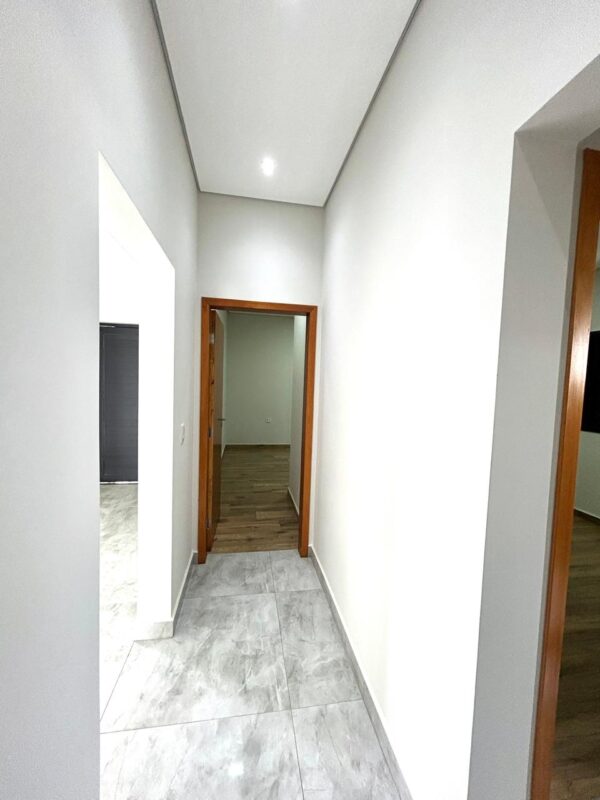 Encantadora residência com 155 m² de área construída em um terreno amplo de 420 m² - Imagem 25