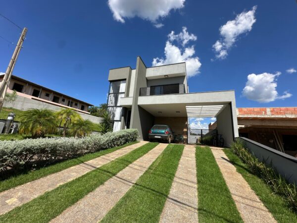 Casa com 280m² de construção, com quatros quartos sendo 3 suítes. - Image 2