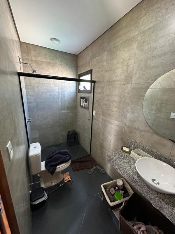 Casa com 280m² de construção, com quatros quartos sendo 3 suítes. - Image 16