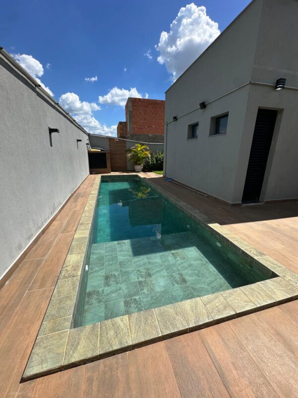 Casa com 280m² de construção, com quatros quartos sendo 3 suítes. - Image 22