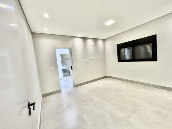 Casa com 3 dormitórios sendo uma suíte. - Imagem 34
