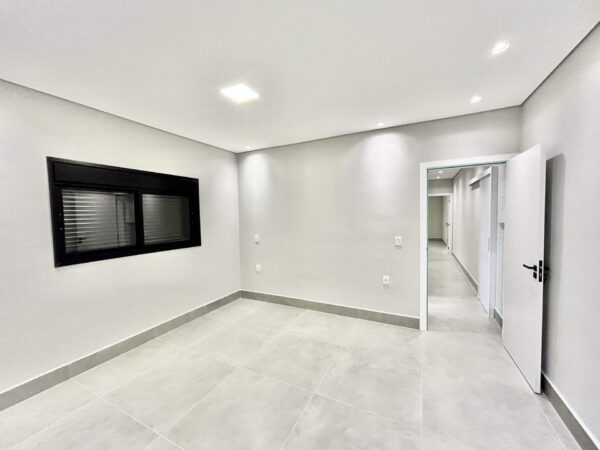 Casa com 3 dormitórios sendo uma suíte. - Imagem 39
